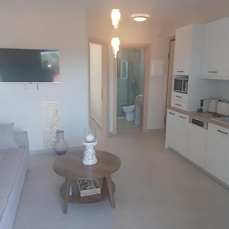 Marea Apartment Nikiana